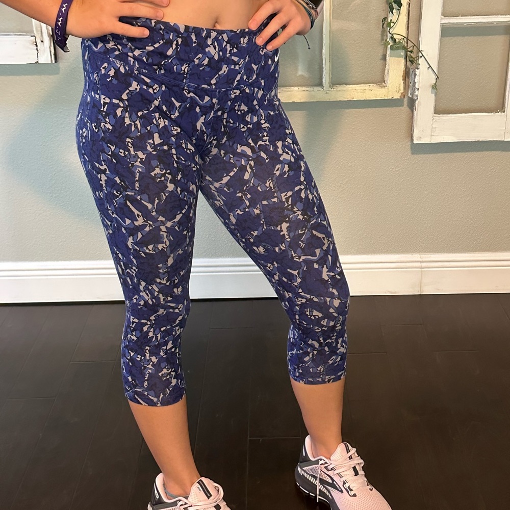 Nike capri dri-fit leggings size M